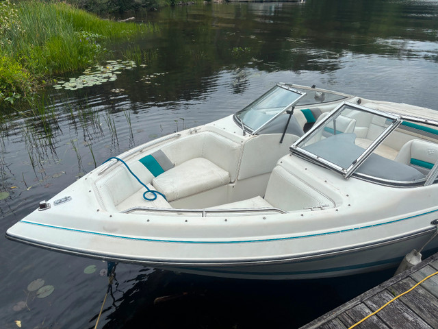 Century 180 LX Bowrider in Powerboats & Motorboats in Muskoka - Image 3