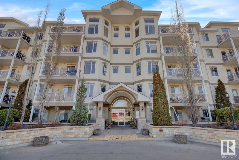 Fabulous 1100 sqft 2 bdrm condo in California Lansdowne! Condos for