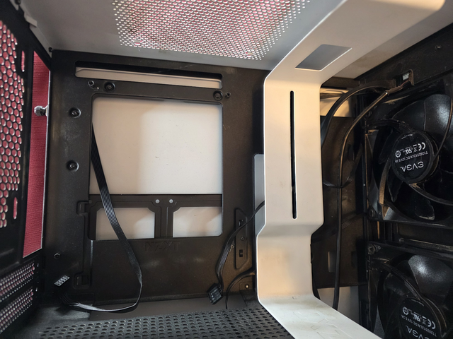 NZXT H200 in System Components in London - Image 6
