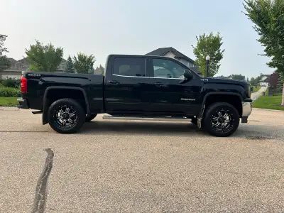 2016 GMC SIERRA 1500 SLE CREW CAB 4X4 Western Edition. One owner No Accidents clean title. 5.3L Ecot...