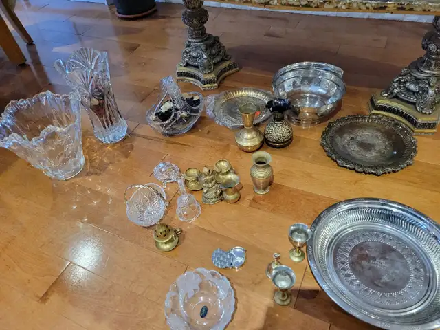 MOVING SALE-ALSO MEN, WOMEN CLOTHING, STATIONARY, RENOVATION, DE in Multi-item in Mississauga / Peel Region - Image 3