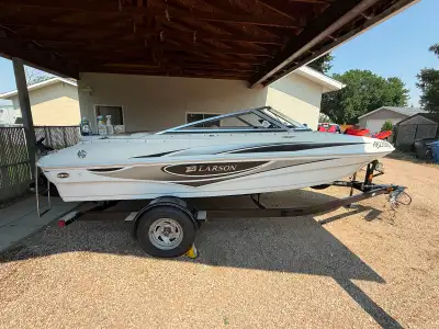 Mercury Mercruiser Inboard engine 4 stroke Has Minn Kota weedless wedge 2 MkP- 32 model trolling mot...