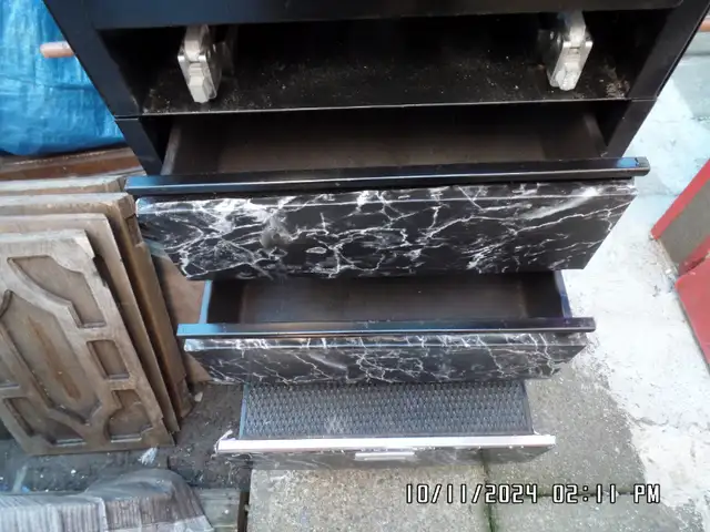 MASSAGE OR EXAM OR TATTOO BED TABLE in Health & Special Needs in Chilliwack - Image 6