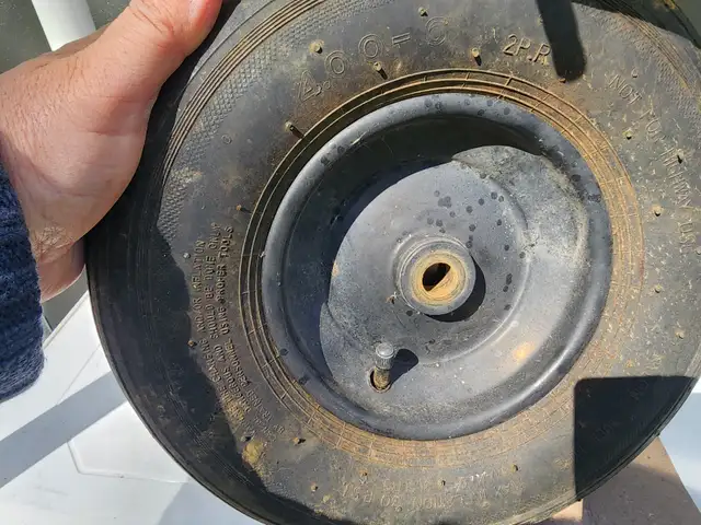 Wheelbarrow Wheel & Rim Combination 4.00x6" No Cracks Holds Air in Outdoor Tools & Storage in Windsor Region - Image 2