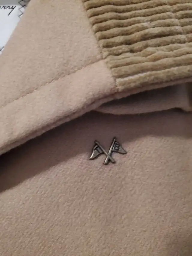 Burberry Coat for Women Size US M in Women's - Tops & Outerwear in Mississauga / Peel Region - Image 4
