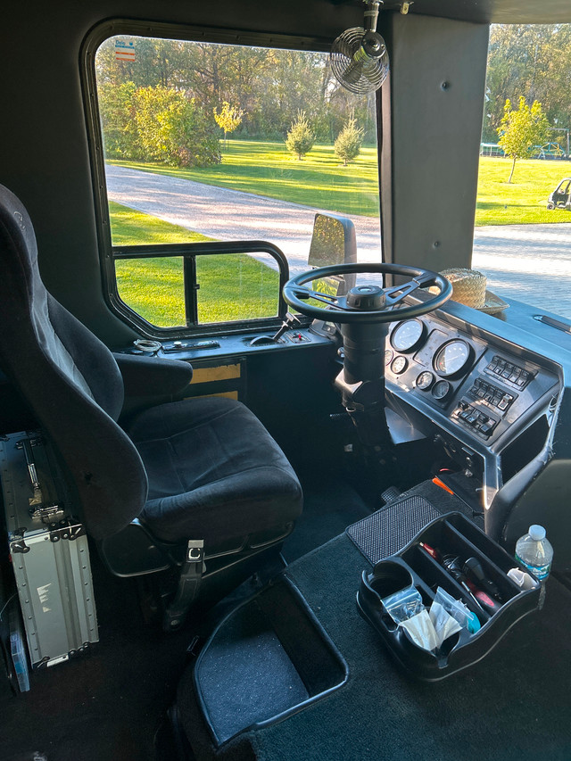 2001 Freightliner Party Limousine Bus. in Cars & Trucks in Winnipeg - Image 4