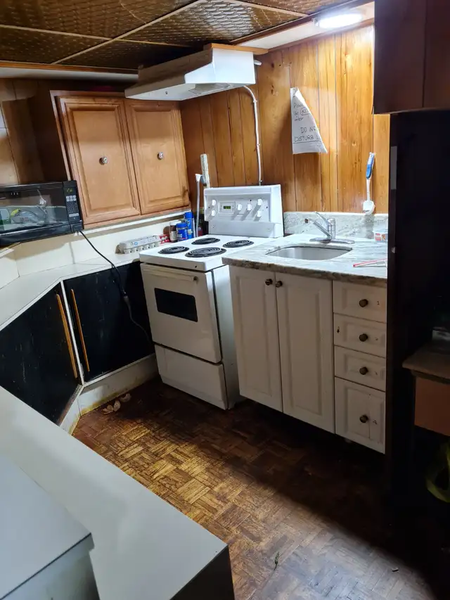 Malton,  Goreway n Derry rd fully furnishd basmnt room rent 650 in Room Rentals & Roommates in Mississauga / Peel Region - Image 7