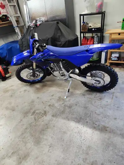 2024 YZ250x white plastics aftermarket bars, GYTR pipe & silencer, Guts grip seat 18.9 hours well ma...
