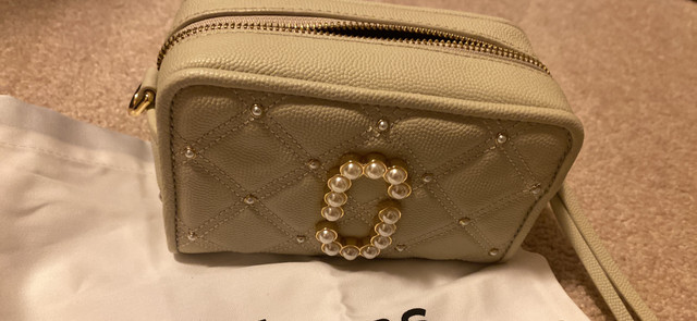 Marc Jacob bag in Women's - Bags & Wallets in Edmonton - Image 2