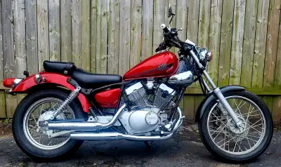 Selling my 2014 Yamaha V-star 250 with only 3663km on the clock! Synthetic oil change done less then...