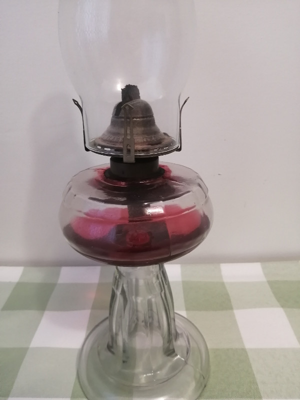 Antique Vintage Oil Lamp *great condition! in Other in Windsor Region - Image 2