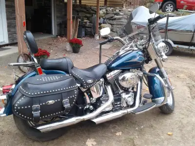 HERITAGE SOFTAIL....MINT CONDITION...1 OWNER, 28000 KM, NEW REAR TIRE, AND REAR BRAKES, SMOOTH RIDE,...