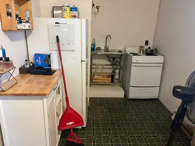 Cute bachelor apartment in a quiet building close to downtown NG and all amenities. Rent includes He...