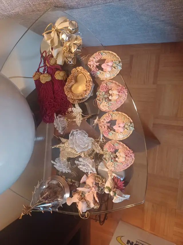 Beautiful XMas Ornaments - Burgundys & Golds, MINT - see ad in Holiday, Event & Seasonal in Ottawa - Image 5