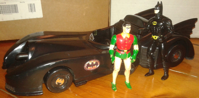 Batman 1989, lot de 2 figurines + Batmobile. DcComics dans Jouets et jeux  à Ouest de l’Île