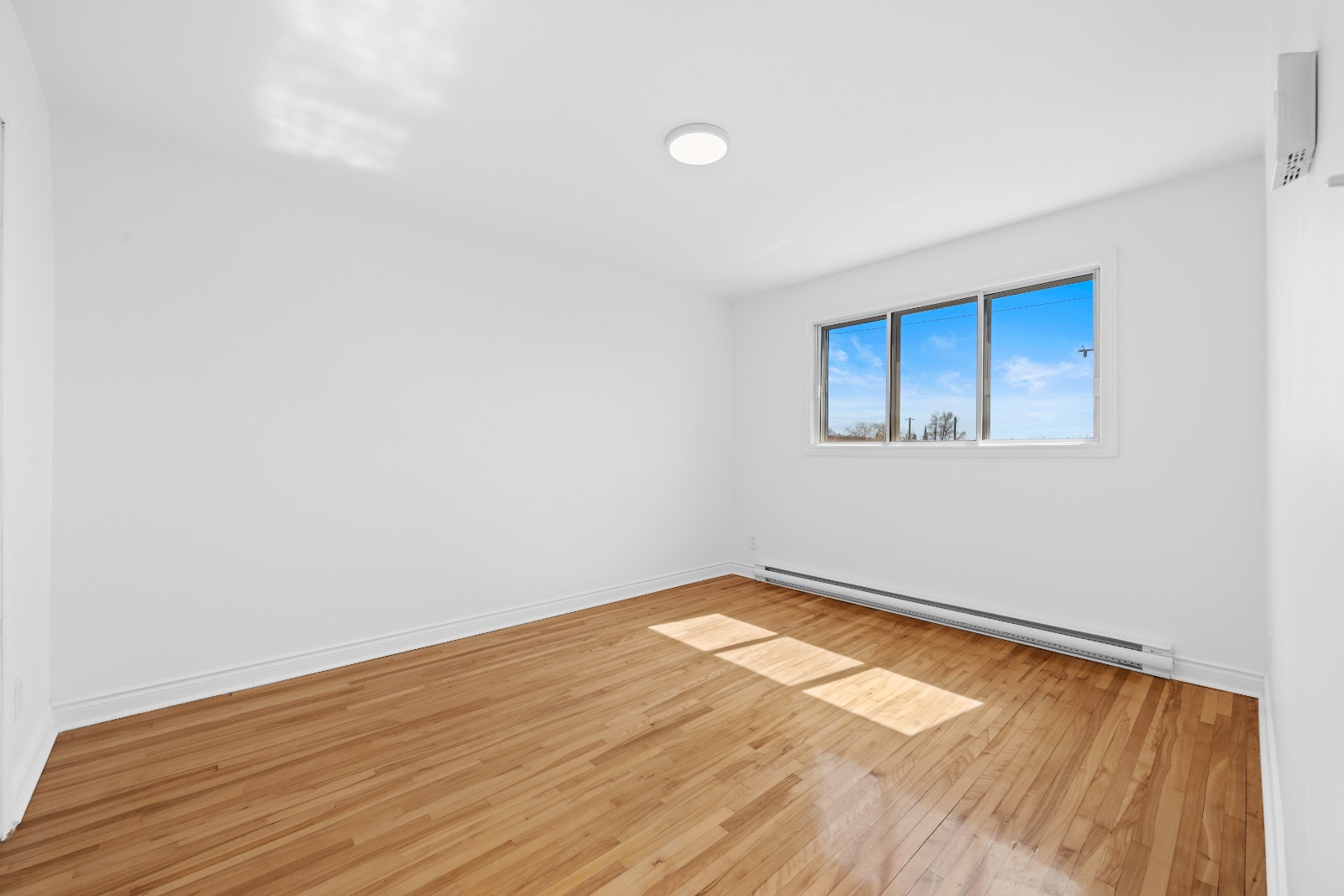 GRAND 5½ avec 3 chambres à coucher, Libre Immédiatement !! — photo 2