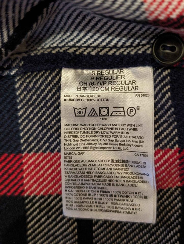 GAP kids flannel shirt (size small 6-7) in Kids & Youth in Ottawa - Image 3