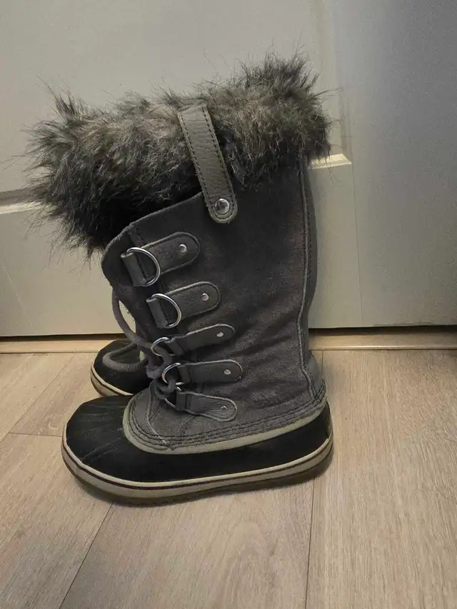 Sorel Women's Winter Boots Size 8.5 in Women's - Shoes in Calgary - Image 8