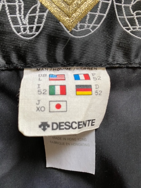 90'S VINTAGE MEN'S BLACK DESCENTE SKI JACKET in Men's in Downtown-West End - Image 8