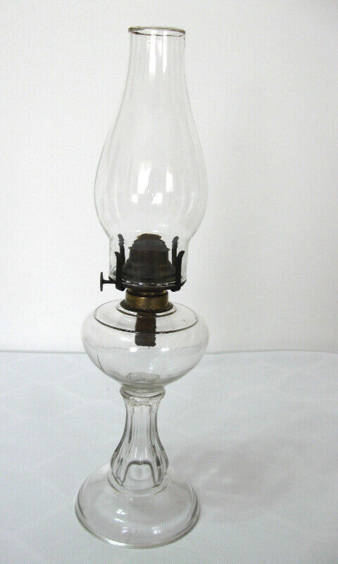 ANCIENNE LAMPE A L HUILE /ANTIQUE OIL LAMP dans Art et objets de collection  à Ouest de l’Île