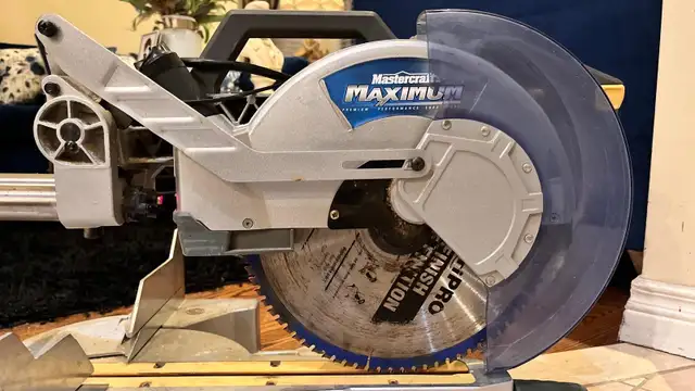 Mastercraft maximum 12” dual / laser saw mitre $250 firm in Power Tools in Markham / York Region - Image 3