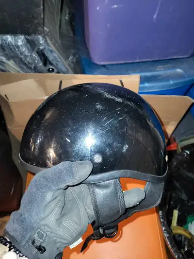 Snag this black DOT motorcycle helmet! It's been my trusty sidekick on the road, but as you can see...