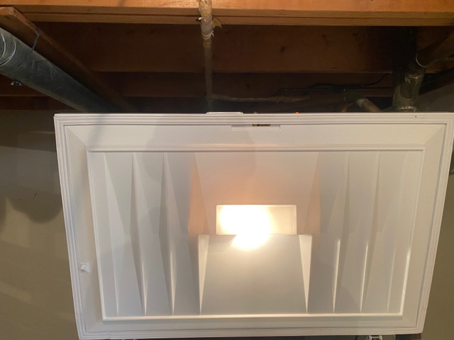 [Delivery Included] Large Chest Freezer (Frigidaire brand) in Freezers in Ottawa - Image 3