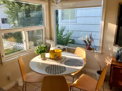LOVELY BRIGHT MAIN FLOOR
