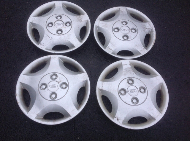 Four 14" Ford wheel covers in Tires & Rims in Annapolis Valley - Image 2