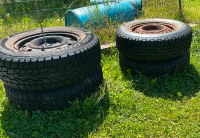 4 winter tires on rims - Good condition 2-Cooper Evolution 2-BF Goodrich 215/70R15