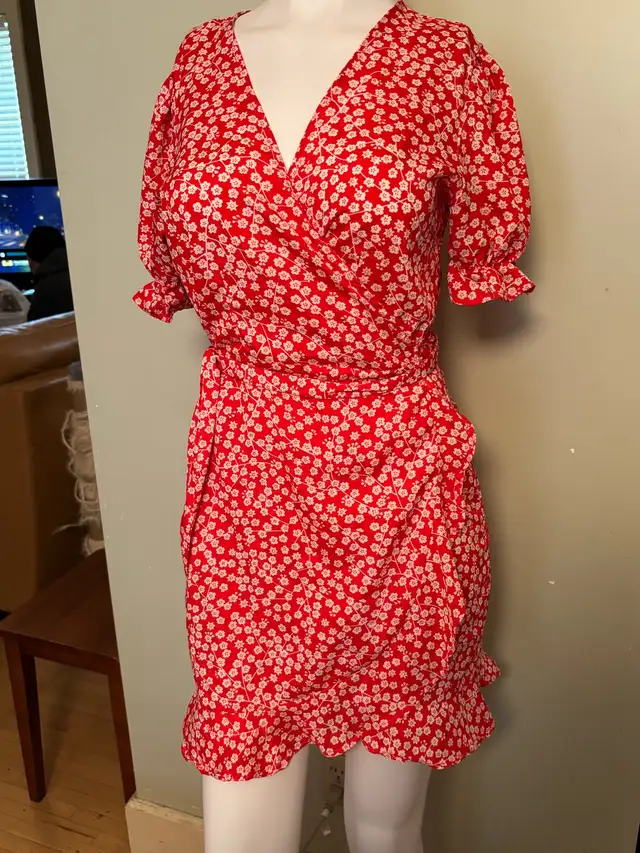 Large Lucky Leaves Wrap Dress in Women's - Dresses & Skirts in Kitchener / Waterloo - Image 2