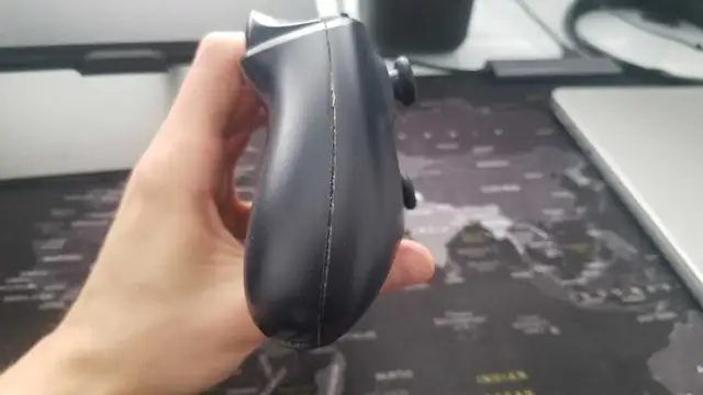 Xbox One S Controller (broken on the side but functionab in XBOX One in West Island - Image 5