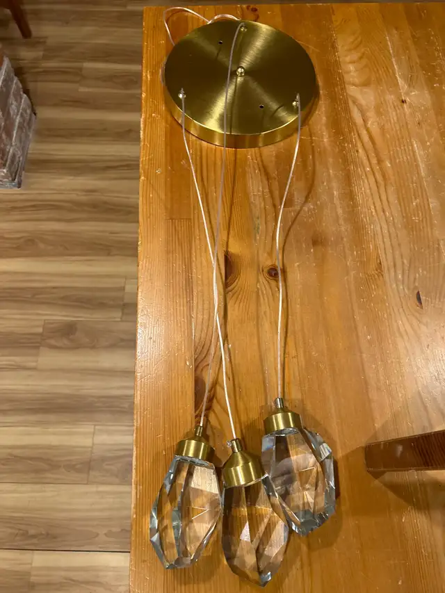 Crystal & Gold Hanging Pendant Light Chandelier in Indoor Lighting & Fans in City of Toronto - Image 4