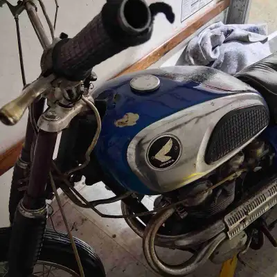 This is a 1969 Honda CL450 motorcycle, a vintage find ready for restoration or parts; it's in used c...