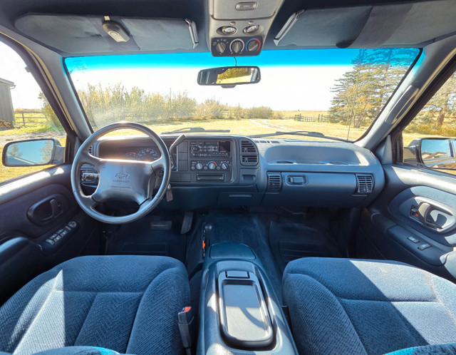 1995 Chevy Suburban 1500, 4WD excellent condition in Cars & Trucks in Calgary - Image 2