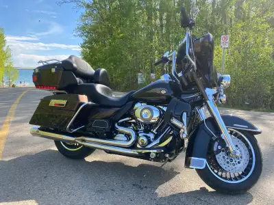 2013, 110th anniversary Harley Davidson ultra classic. 103 in.³. TMax Engine controller. Red thunder...