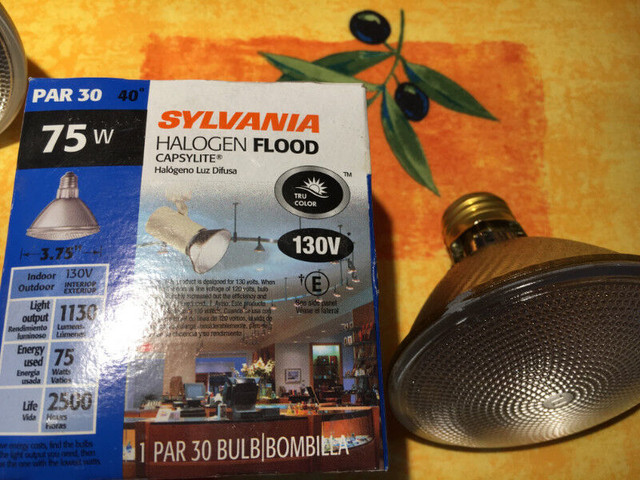 Sylvania Halogen Flood Bulbs Short Neck in Electrical in Markham / York Region