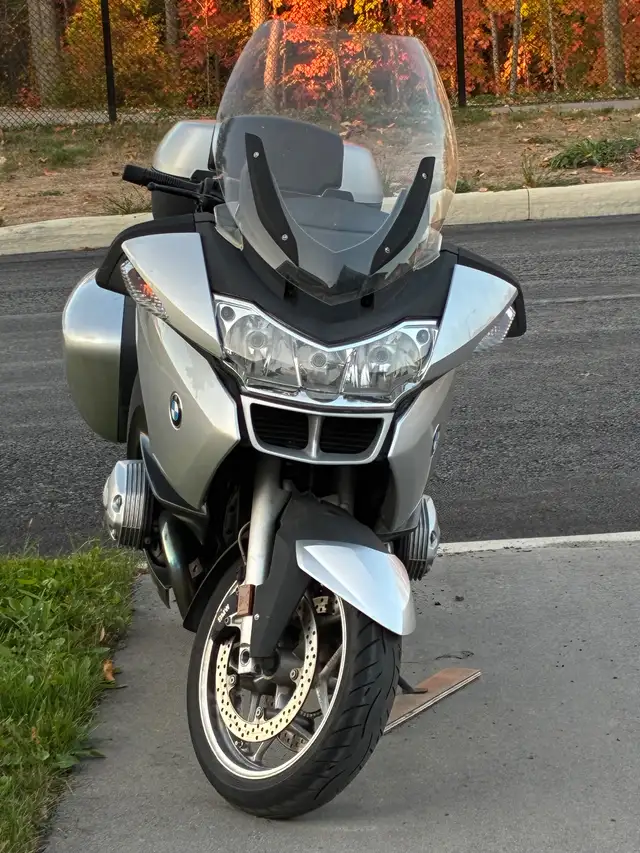 2009 BMW R1200RT SPORT TOURING MOTORCYCLE in Sport Touring in Ottawa - Image 2
