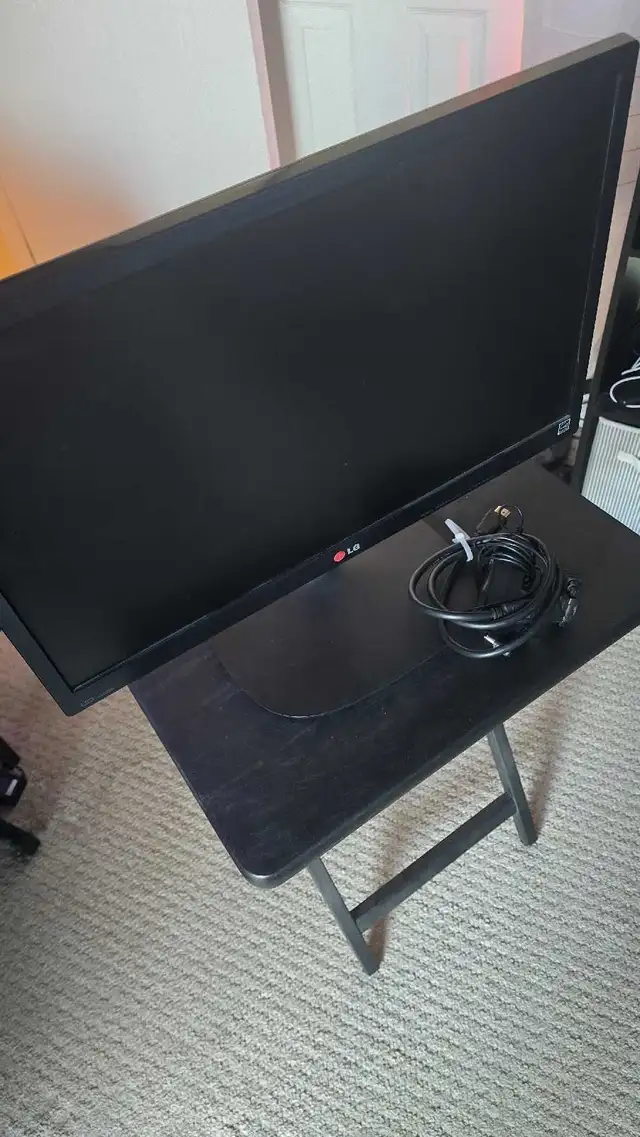 LG 21.5 Computer Monitor in Monitors in Oshawa / Durham Region - Image 2
