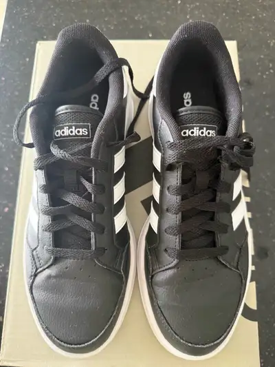 Adidas sport men size 9, View more