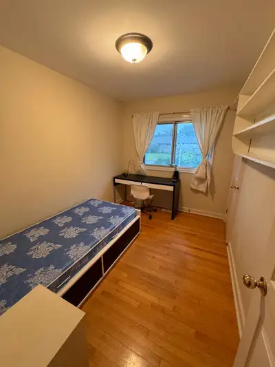 A single room for rent ~15 mins walk to Algonquin College. Best location for students. 5 mins to the...