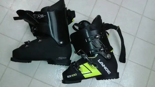 SKI Boots in Ski in North Shore - Image 3