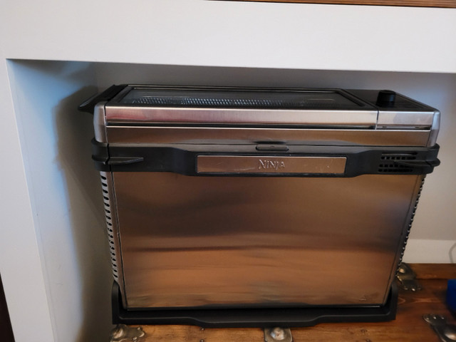 Ninja Foodi 9-in-1 Air Fryer Oven in Microwaves & Cookers in Belleville - Image 3