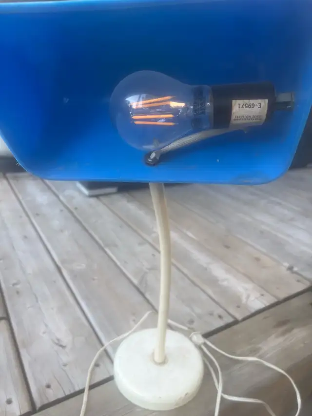 vintage blue metal desk lamp in Desks in City of Toronto - Image 4