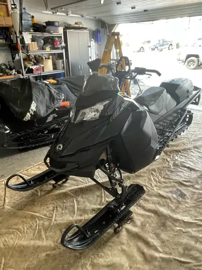 2013 summit X 154, excellent condition, everything works perfectly. 300km on new topend (had uneven...