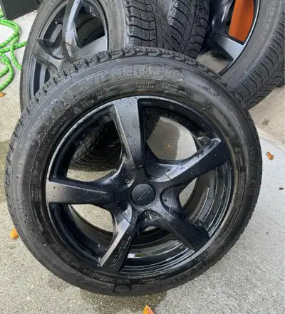 17” Touren 5 Spoke Alloy Rims, 215/55R17 Michelin X-Ice Winter Tires. 8.5/32nds of Tread (2-3 Winter...