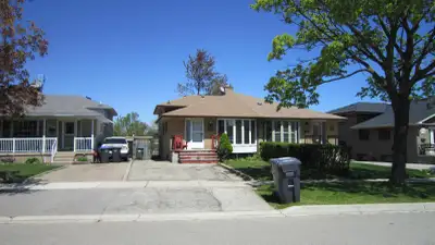 Mississauga, Clarkson, 2 bdrm apt. Oct 1, View more