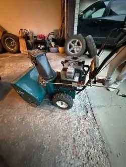 Snow Blower in Snowblowers in Regina - Image 9