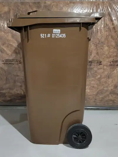 Price is Firm – CASH (Retails for $130 +tax) No cracks, wheels and lid work perfectly We used this t...