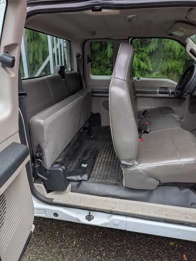 2010 Ford F-250 Super Duty – Low KM – Reliable Work Truck in Cars & Trucks in Mission - Image 7